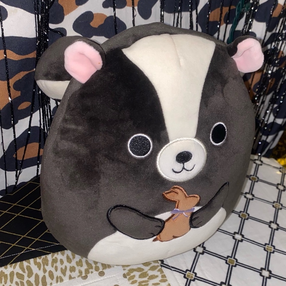 Squishmallows | Toys | Squishmallows Skyler The Skunk Holding His ...